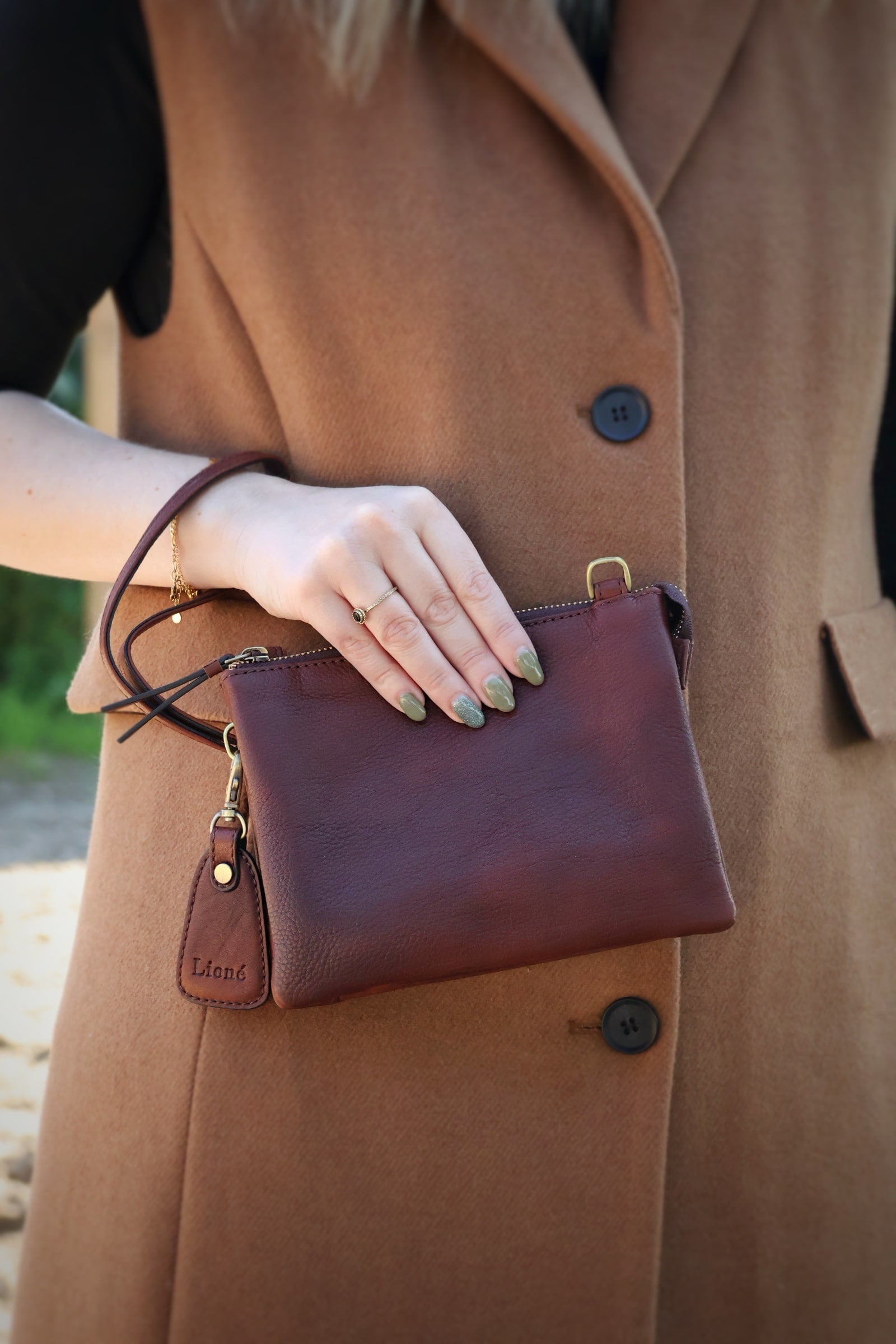 Clutches - Lioné